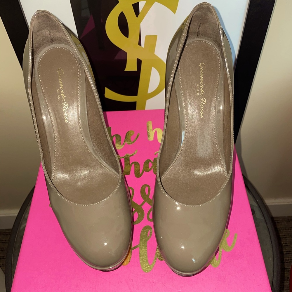 Authentic Gianvito Rossi Patent Leather Pumps
